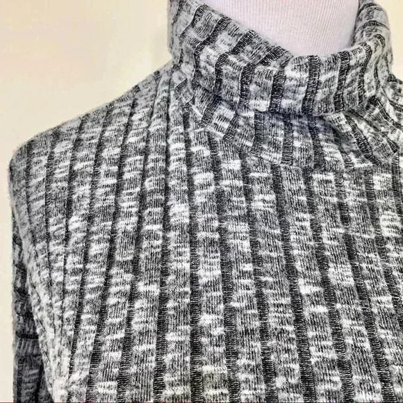 AE heather grey ribbed hi-lo turtleneck sw… - Picture 2 of 6